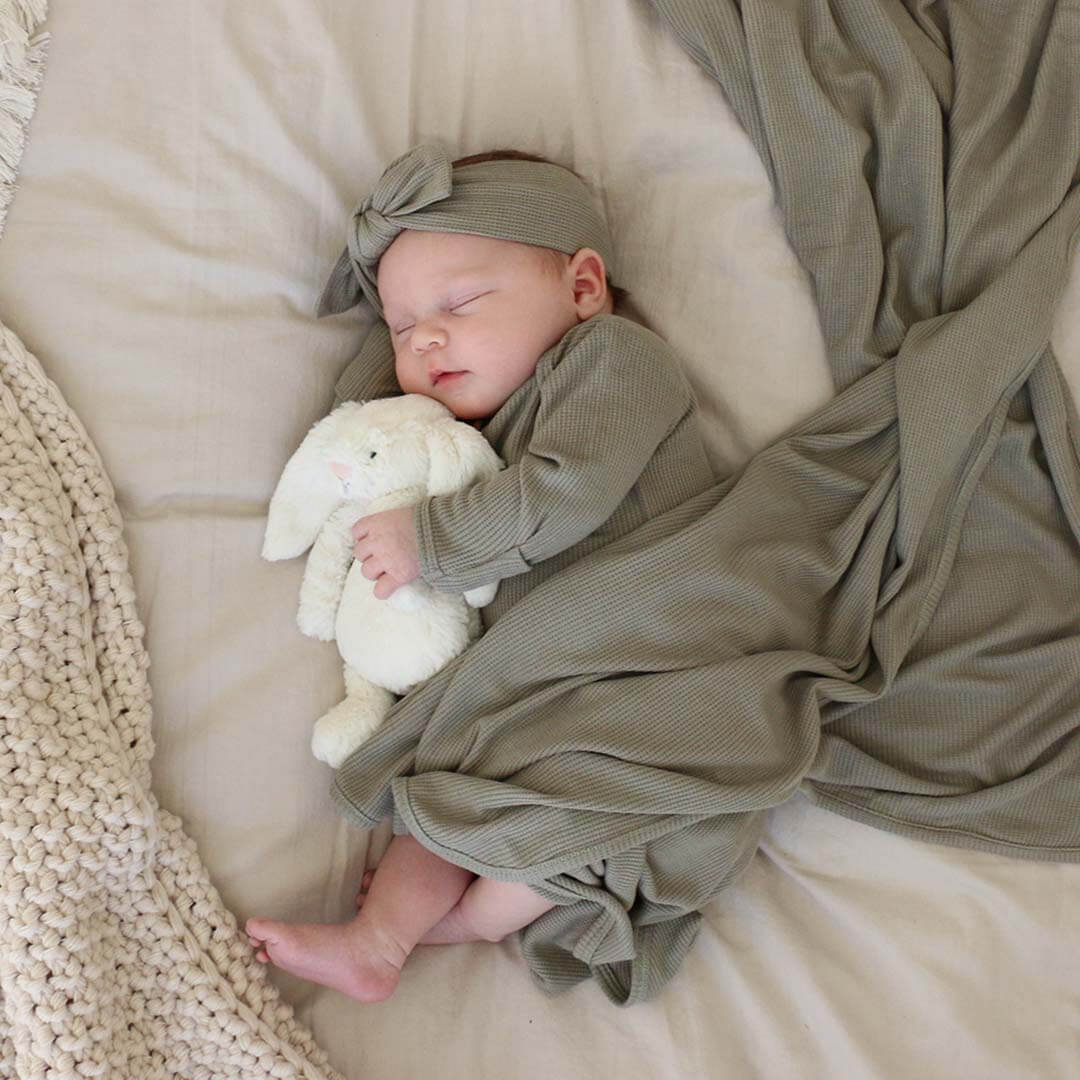 Eucalyptus Bamboo Waffle Newborn Baby Knot Gown & Hat Set - Image 4